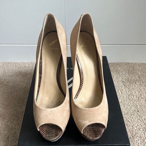 Brian Atwood beautiful natural colored suede new book platform heels 8.5 - Picture 1 of 7